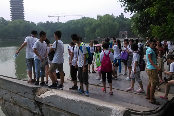 和同學們一起游覽大學