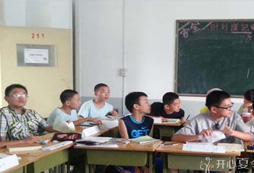 看看外國人是怎么幫助孩子學(xué)習(xí)的？