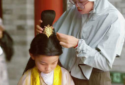 參加藝術(shù)夏令營(yíng)提升青少年藝術(shù)素養(yǎng)、表達(dá)能力
