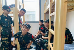 宜興夏令營為孩子們打造了良好的軍事環(huán)境