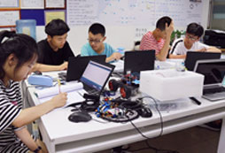 高中人工智能科技夏令營讓學(xué)生先行一步!