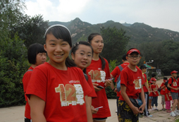 參加中小學生游學夏令營挑戰(zhàn)穿越火線