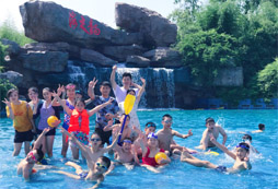  青少年參加游泳夏令營有什么好處呢？