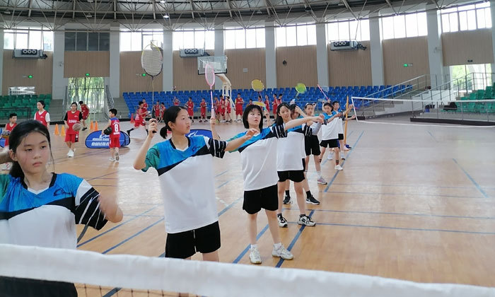 羽毛球夏令營報名費用多少