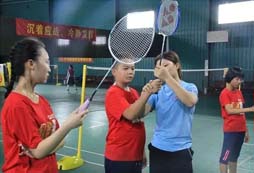 如何孩子選擇出最適合的羽毛球夏令營？