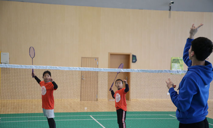 16歲的孩子適合參加羽毛球夏令營嗎？