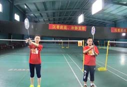 愛(ài)上網(wǎng)的孩子適合的羽毛球夏令營(yíng)嗎？