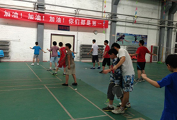 青少年羽毛球夏令營(yíng)合適多大年齡的孩子參加