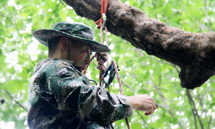 云南軍事夏令營(yíng)幫助孩子學(xué)習(xí)自救互救