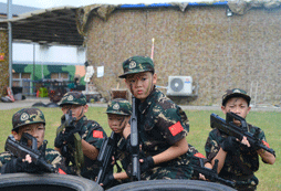 廣西亮劍軍旅夏令營幫助孩子塑造軍人品質(zhì)