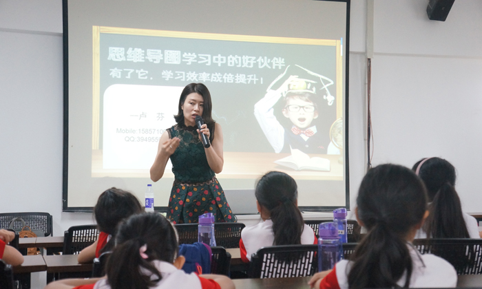 老師學(xué)員深切交流