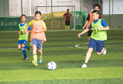 閔行附近小學生足球夏令營有哪些優(yōu)勢？