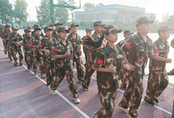 鄭州好的軍事夏令營(yíng)