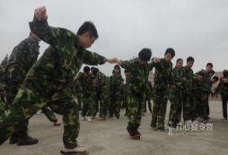 鄭州軍事夏令營磨煉青少年成長的基石