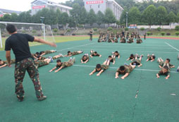  鄭州軍事夏令營的生活要求