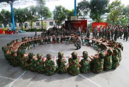 鄭州軍事夏令營(yíng)21天給您孩子一個(gè)不一樣的假期