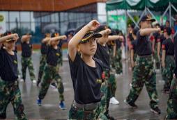 想知道中學(xué)生夏令營(yíng)在什么地方報(bào)名？這里有你需要的所有信息！