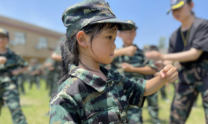 中學(xué)生軍訓(xùn)夏令營報名哪家好