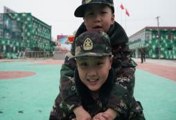 初中生參加軍事化夏令營如何報名？
