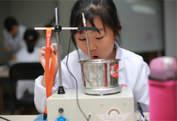 進行科學(xué)實驗
