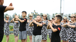 致力軍魂幫助孩子走出成長一大步