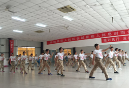 我們整齊步伐