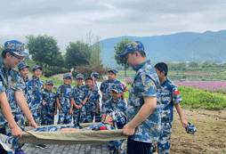 崢嶸年華軍事夏令營鍛煉孩子綜合能力