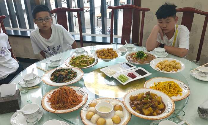 快樂(lè)的午餐時(shí)光