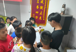 和老師一起討論
