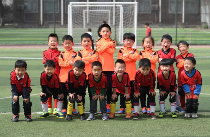 2024小學(xué)生足球夏令營(yíng)